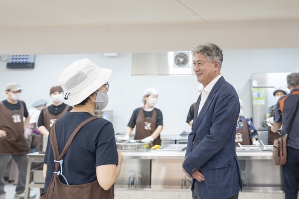 동국제강그룹, 명동밥집과 후원 재협약...2030년까지 지원 - 뉴스 썸네일 이미지